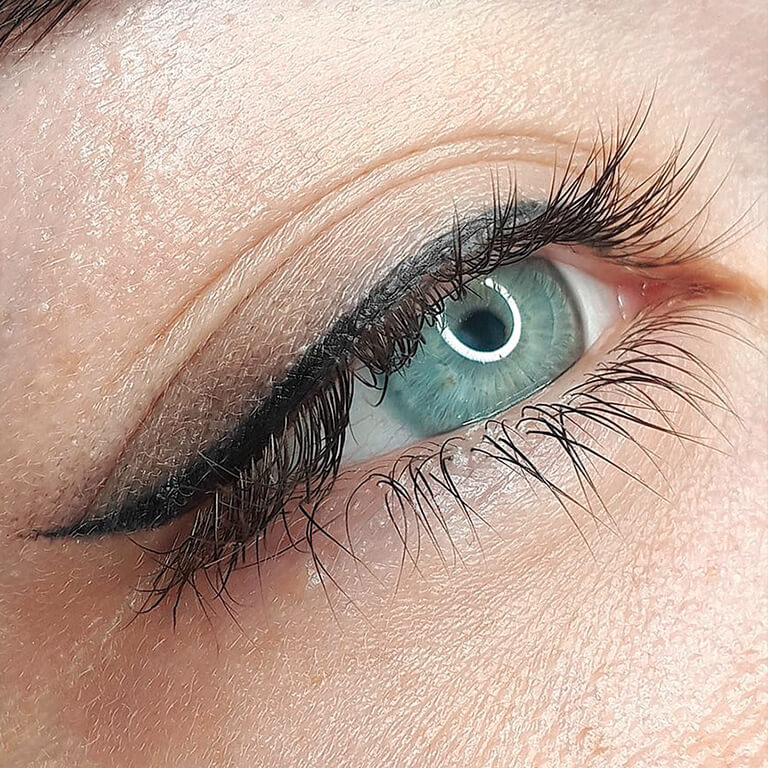 Permanentn&iacute; make-up očn&iacute;ch linek - 2200 Kč