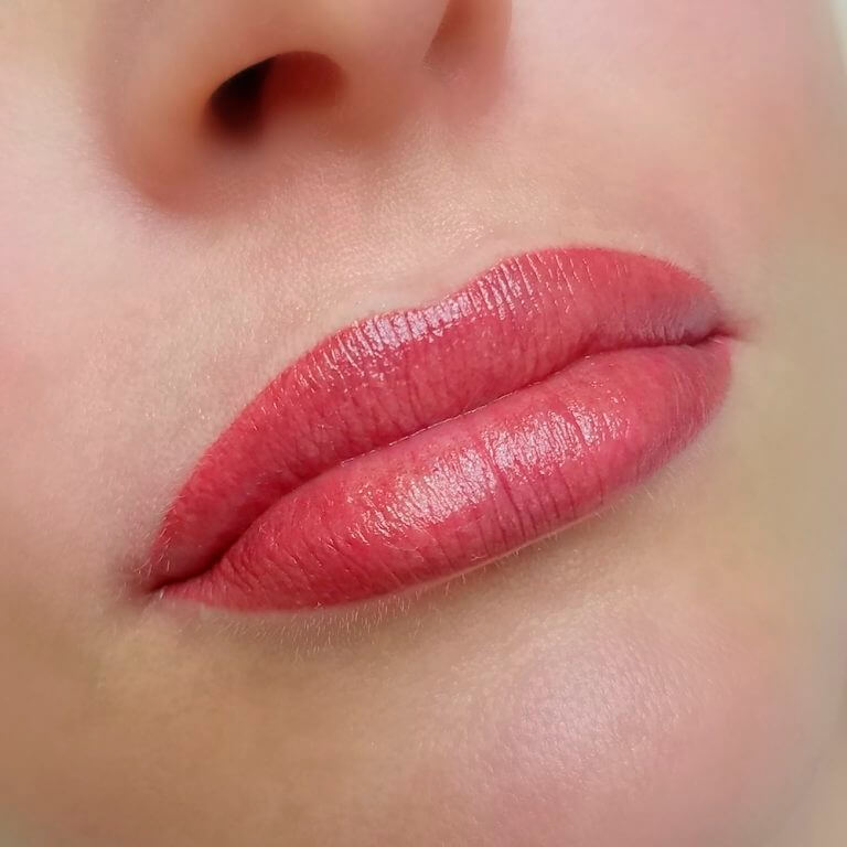 Permanentn&iacute; make-up rtů - 3000 Kč